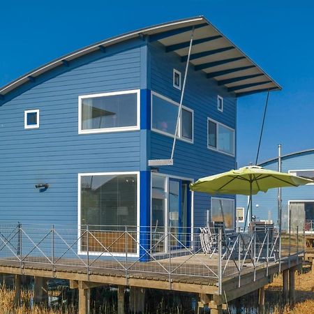 6 Pers. Waterfront Home Seeblick, Equipped Stilt House On The Water Anjum Dış mekan fotoğraf